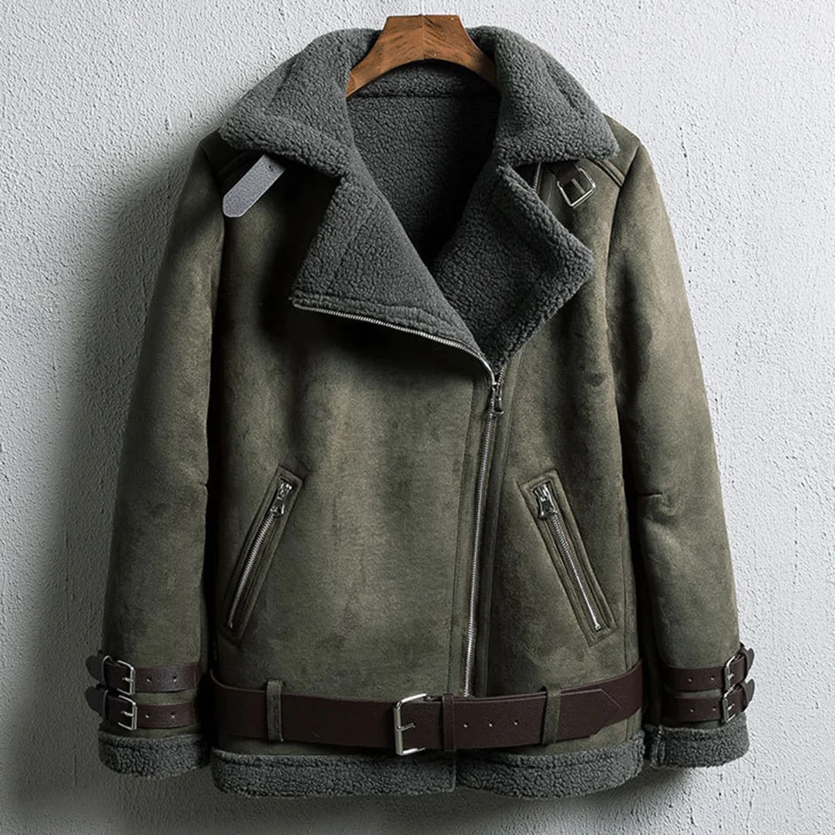 Detalle del cuello de la chaqueta de invierno para mujer