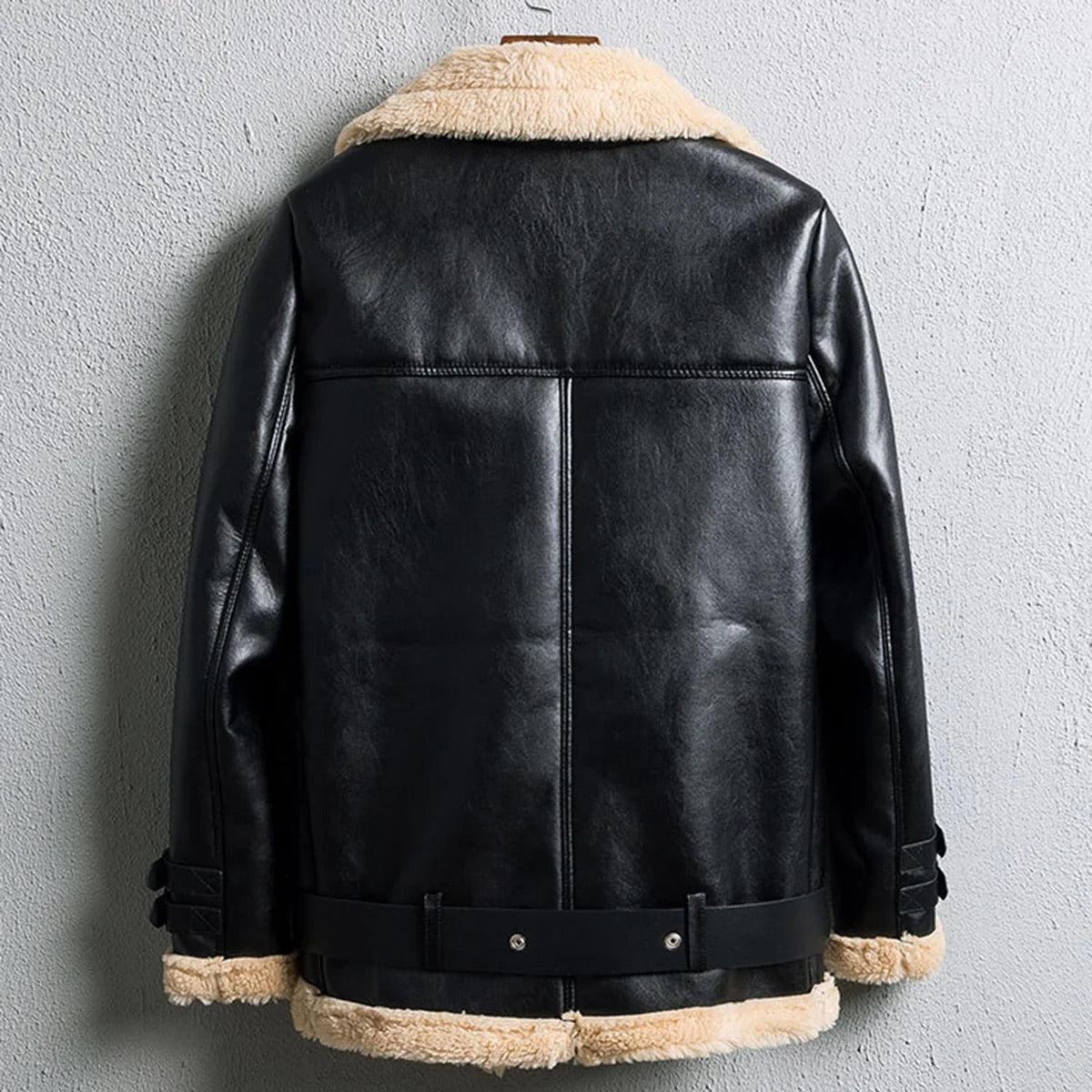 Detalle de las mangas de la chaqueta de invierno BRISANNE