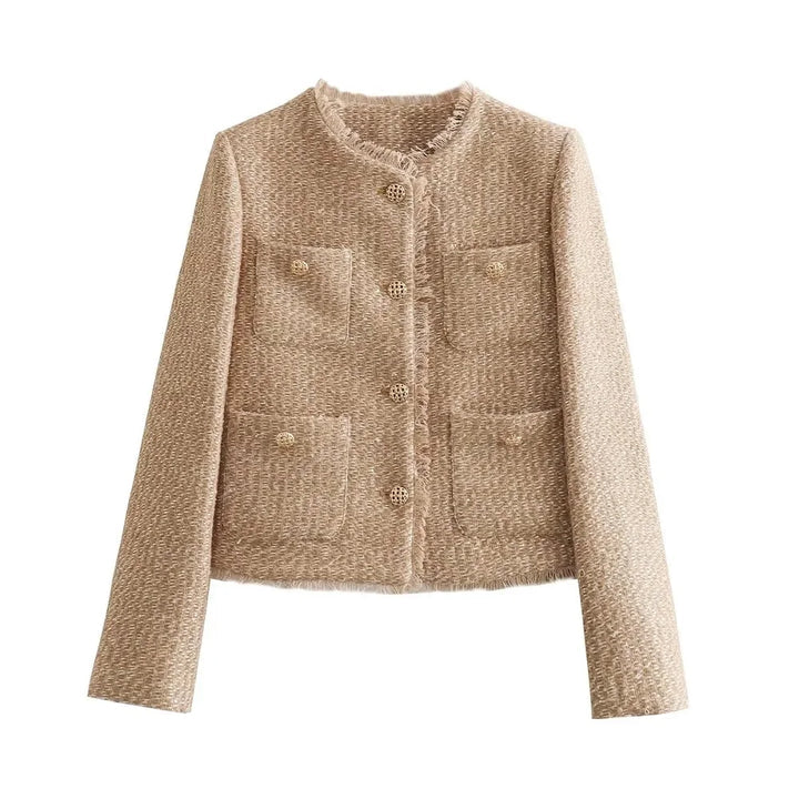 Mujer luciendo el blazer de tweed BRISENNE combinado con pantalón de vestir