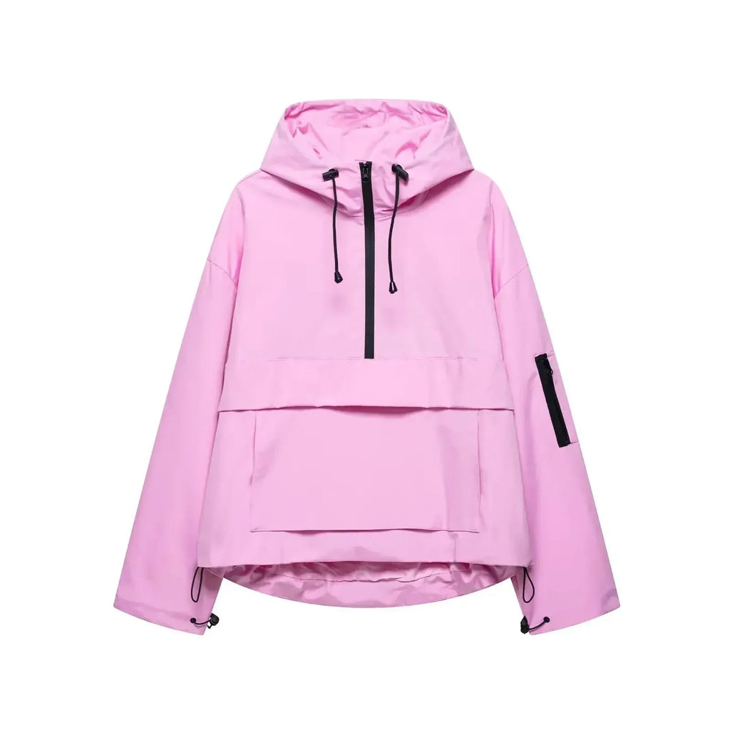 Mujer con chaqueta de esquí minimalista con capucha en color liso