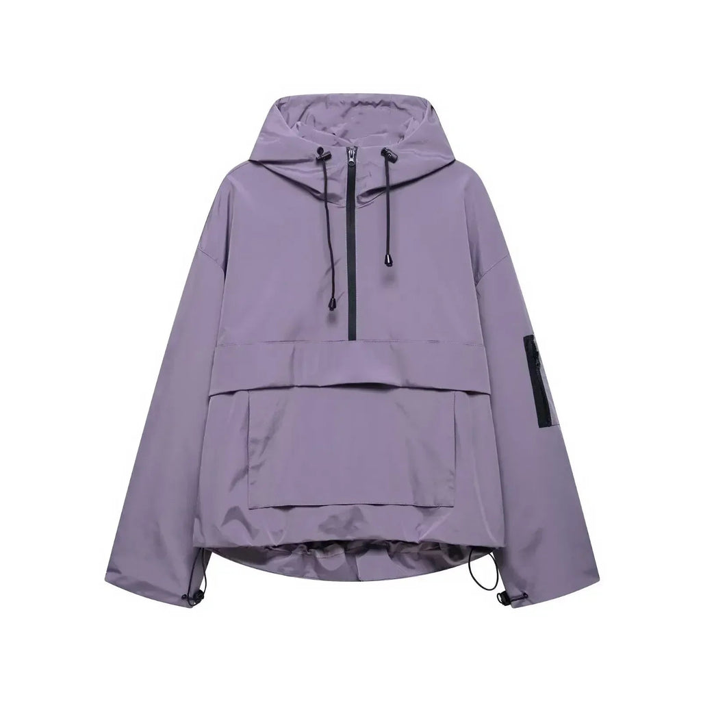 Vista frontal de la chaqueta de esquí con bolsillos prácticos