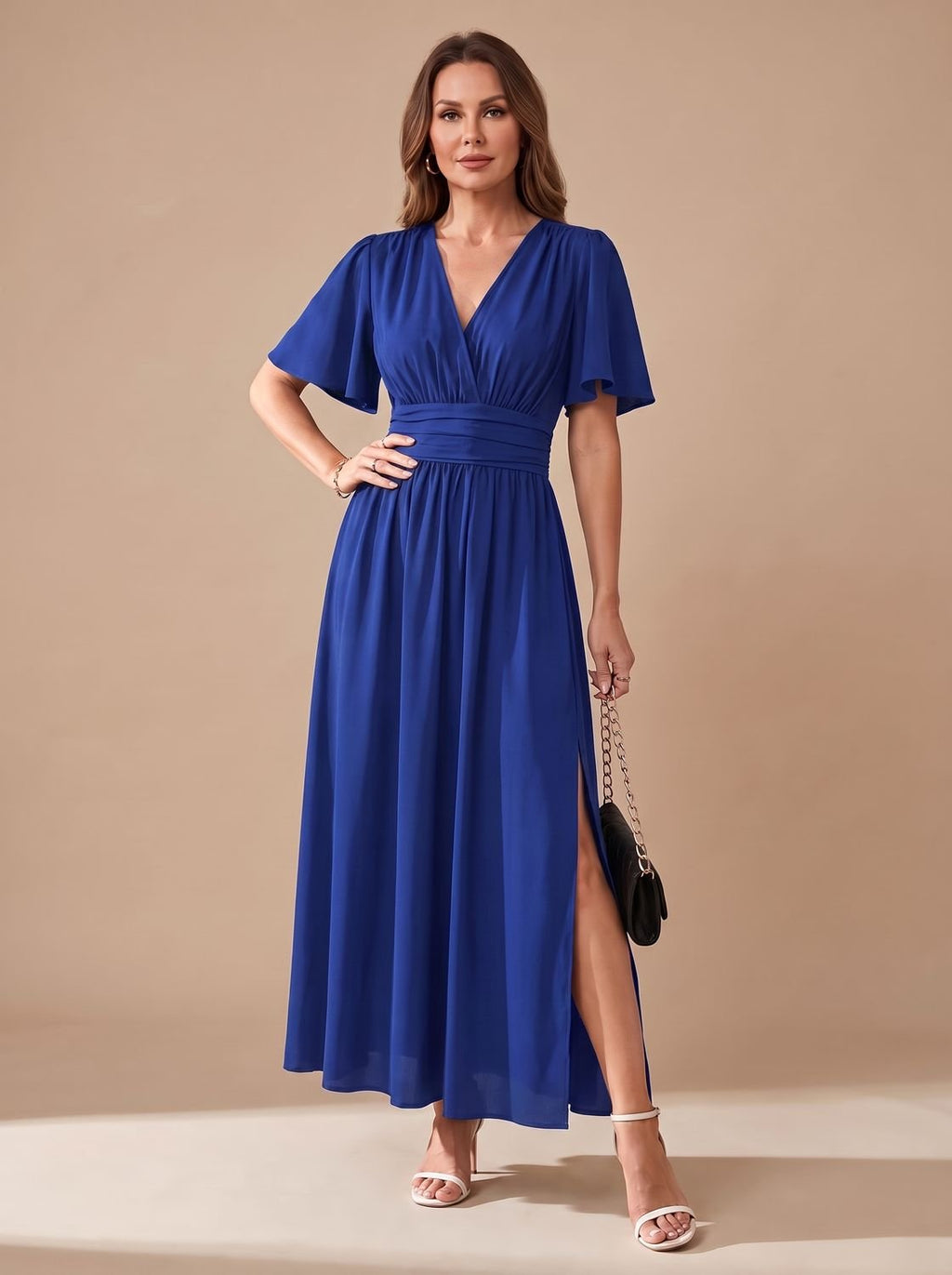 Vestido CELINDRA combinado con sandalias de tacón para look formal
