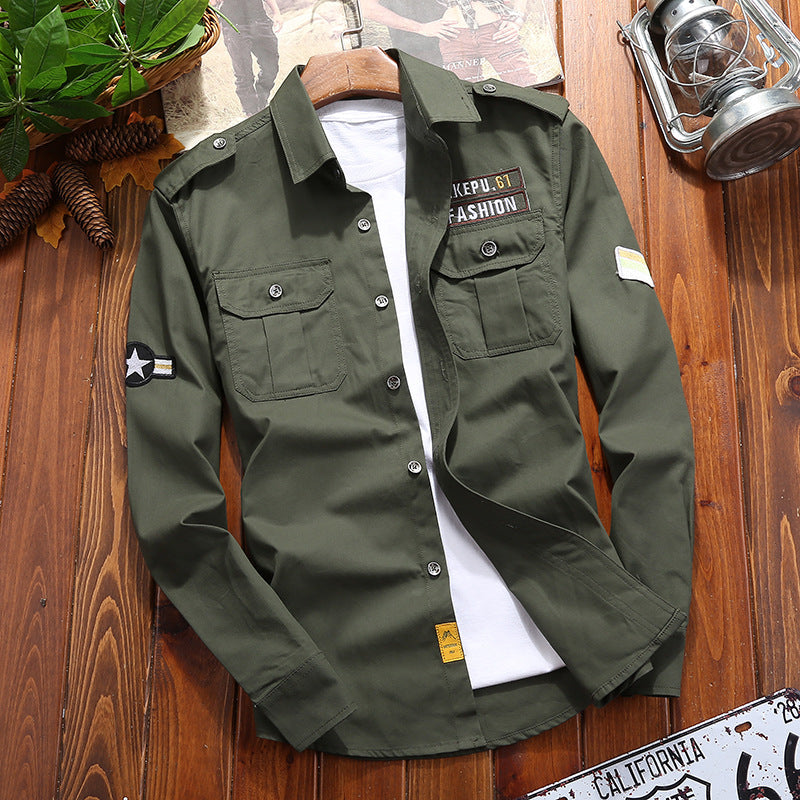 Detalle de bolsillos tácticos de la chaqueta GARRICK para hombre
