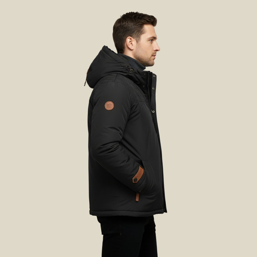 Detalle de la capucha ajustable y desmontable de la chaqueta GRIMSVYK