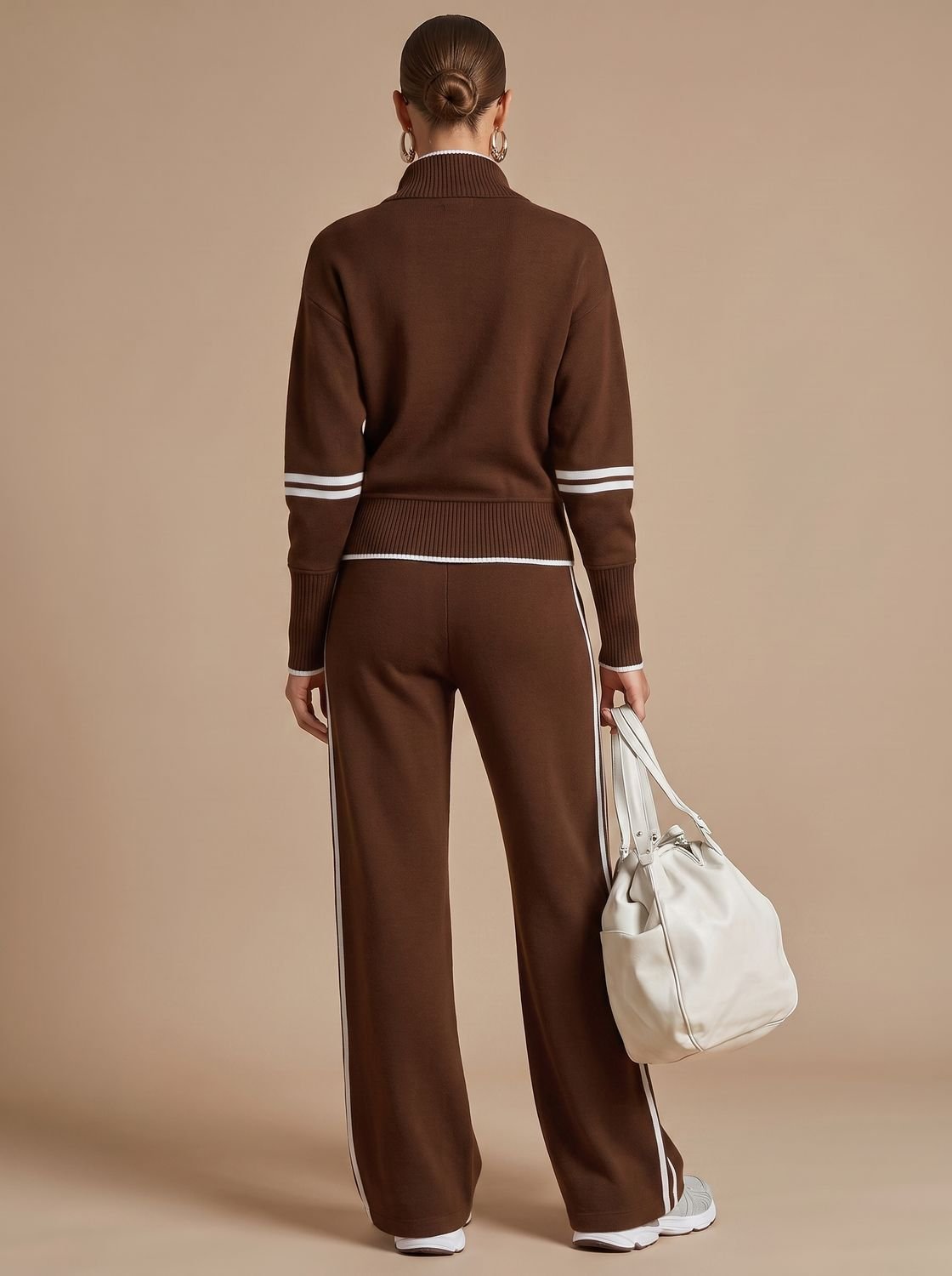 Vista trasera del conjunto de top y pantalón ancho coordinado