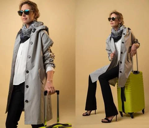 Vista frontal de la gabardina SELVARIA, estilo oversize con cinturón