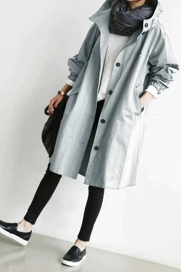 Vista trasera de la gabardina impermeable oversize SELVARIA