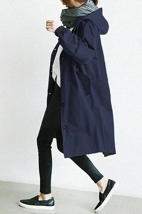 Gabardina SELVARIA en color negro, estilo moderno para mujer