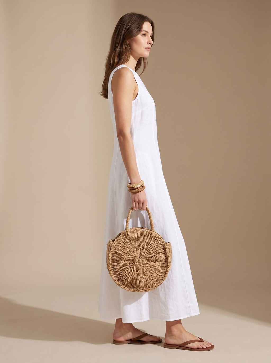 Vestido largo boho visto de cuerpo entero mostrando su silueta fluida